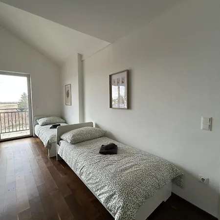 80 M2 Rooftop With Balcony & Free Parking غيراسدورف بي فيين