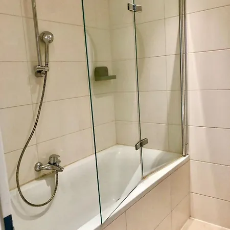 80 M2 Rooftop With Balcony & Free Parking * غيراسدورف بي فيين